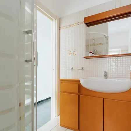 Guesthost - Comfy Vetra Mm4 X2